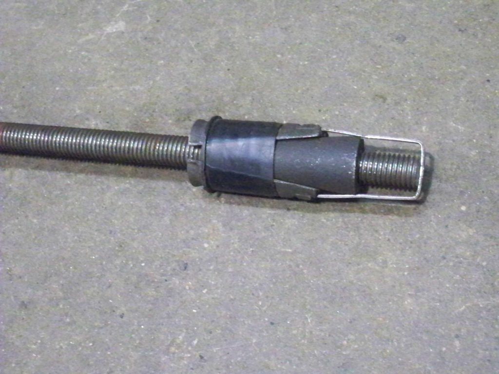 Expansion anchor for solid rock